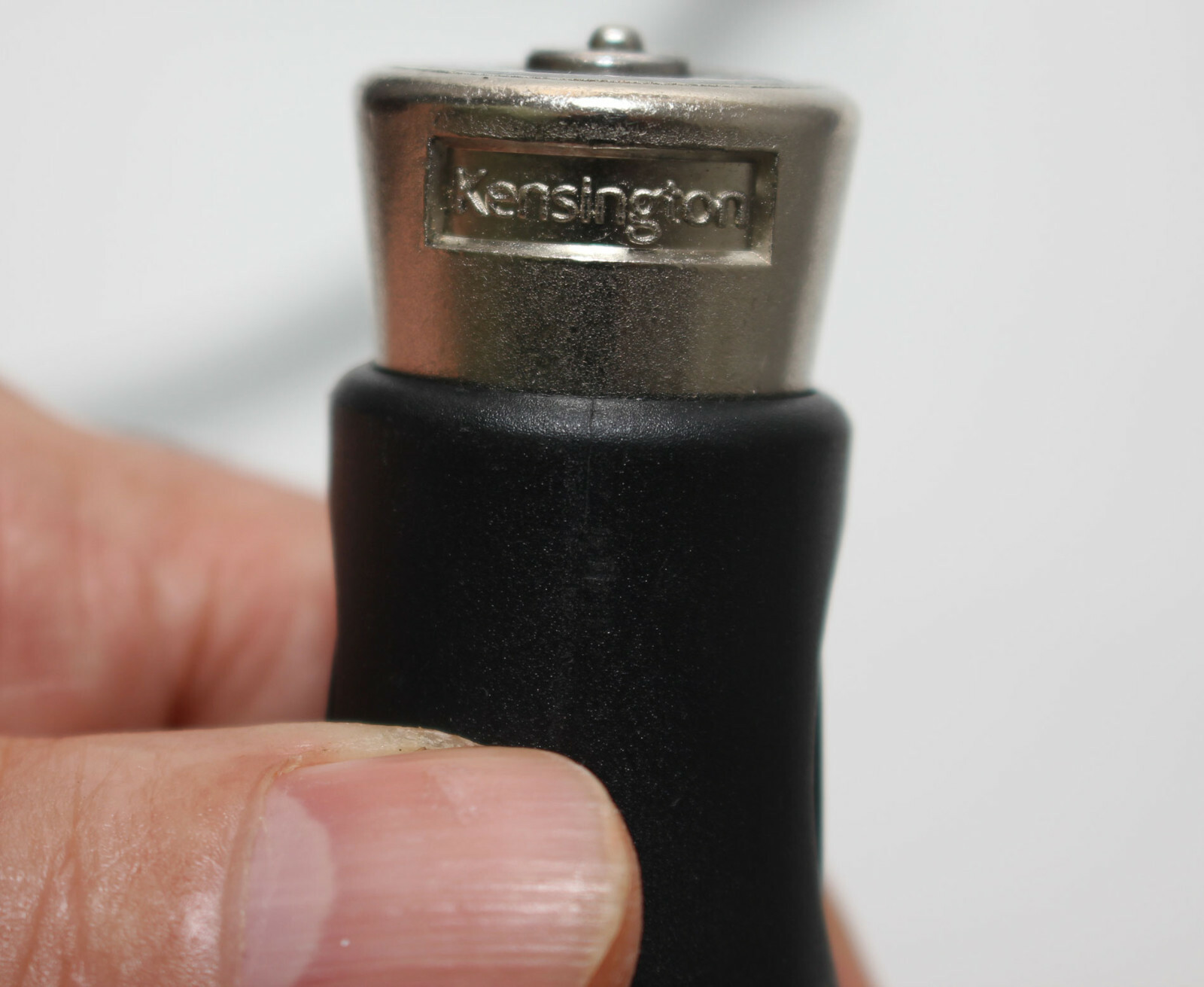 KENSINGTON Desktop Computer and Peripherals Lock with Two Keys