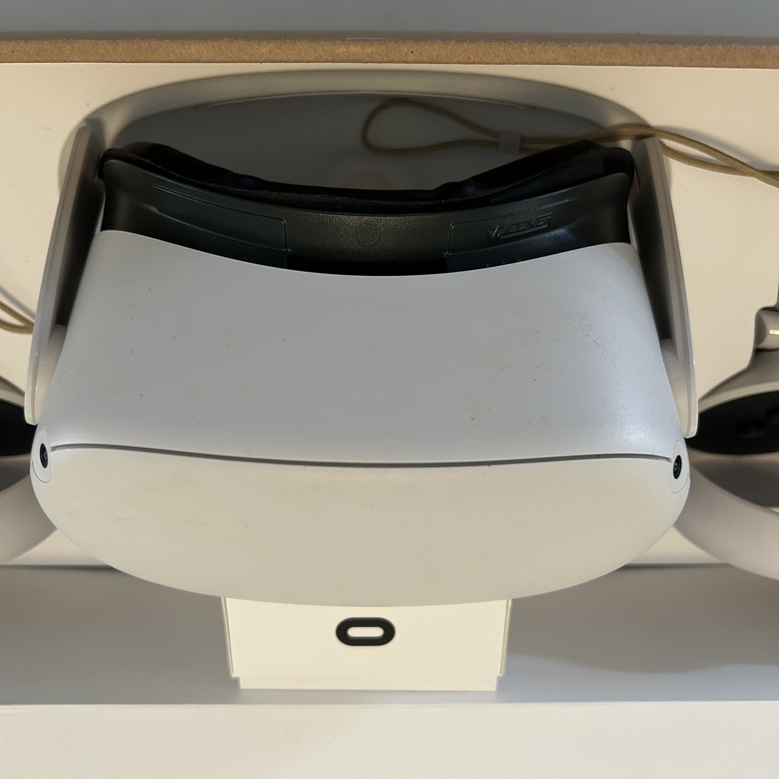 Oculus Quest2 VR Gaming Headset White 64GB w/ Elite Strap BUNDLE Excellent