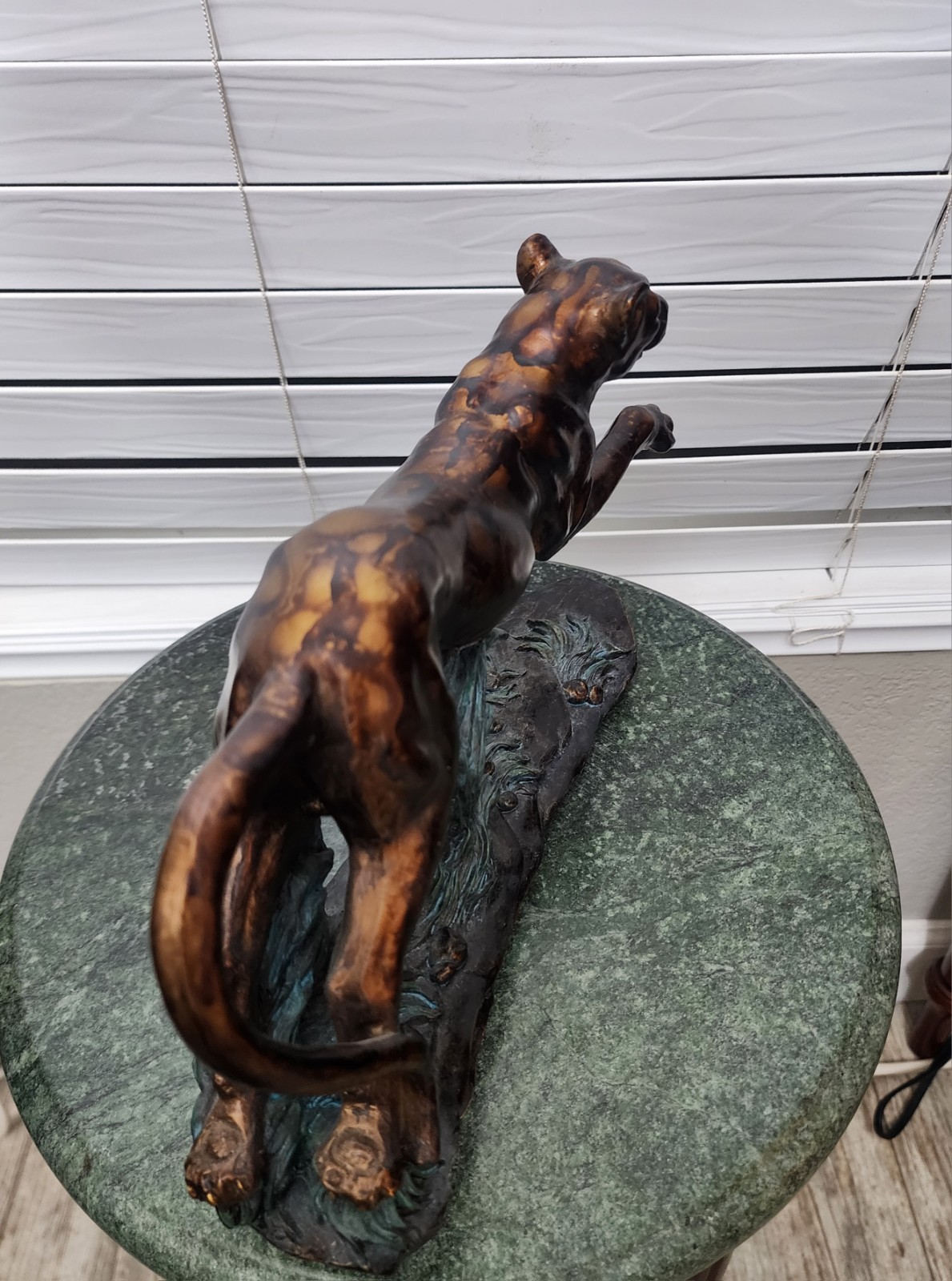 Elegant Panther Statue – Bronze Finish Home Decor