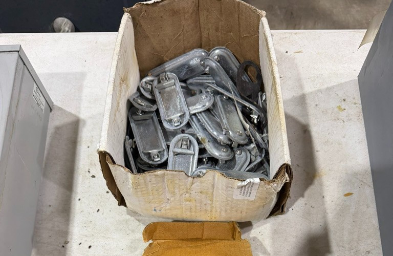 Lot of 5 Crouse Hinds 270 3/4" Covers  B96