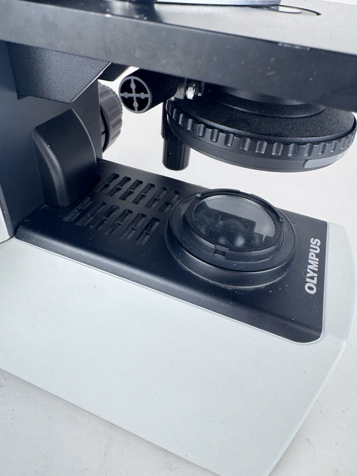 OLYMPUS CX21FS1 BINOCULAR MICROSCOPE PLAN 4 10 40 100 OBJECTIVES Olympus CX21