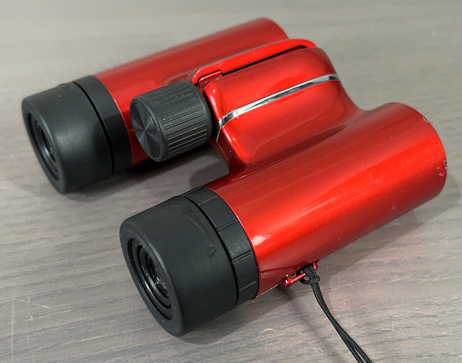 Red Nikon Aculon 8x21 T01 Binoculars