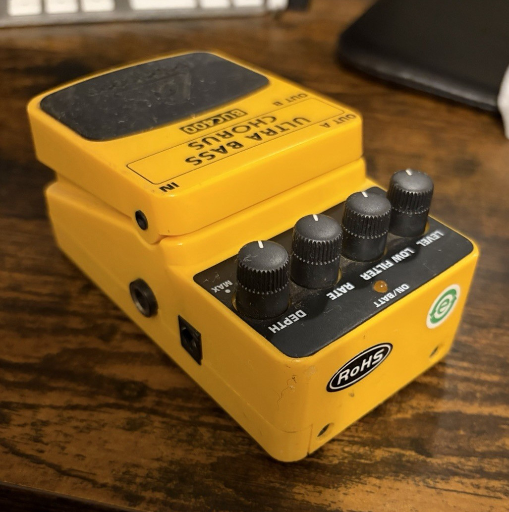 Behringer Ultra Bass Chorus BUC400 Analog Chorus Effects Pedal for Bass Guitar
