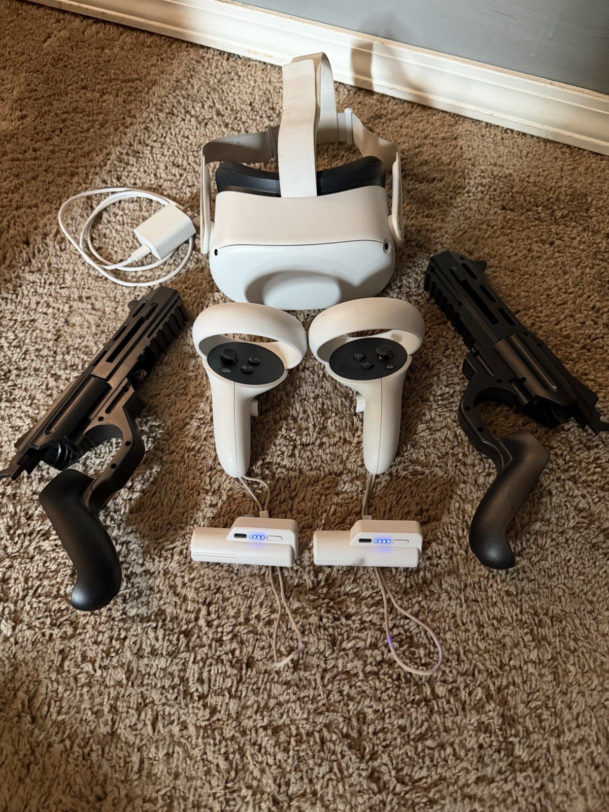 MetaQuest 2-128GB w/ Controllers/Charger/FPS Accessories/Battpacks FREE🚢🚢 Read