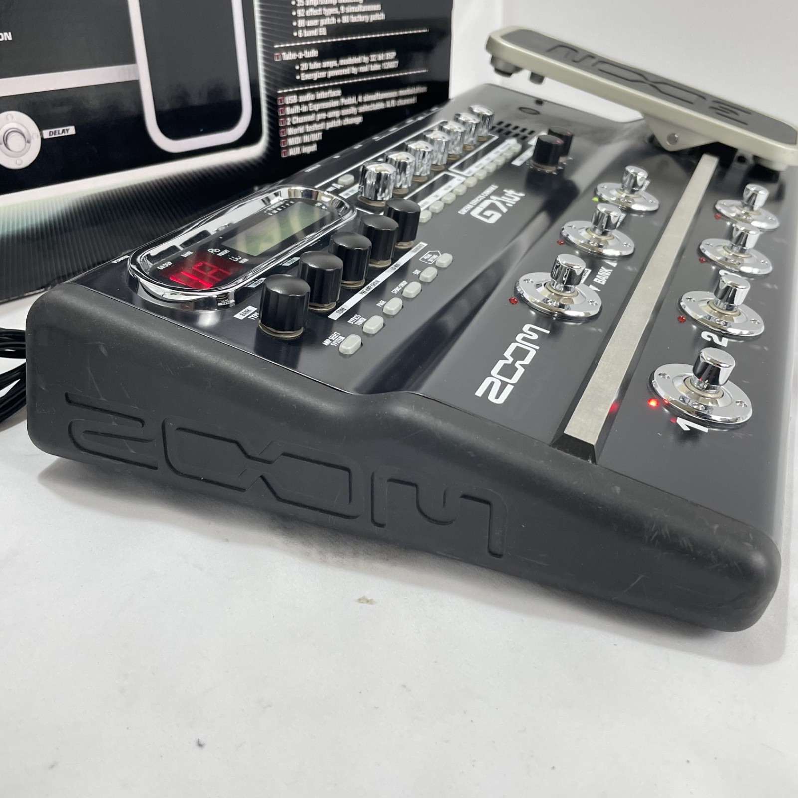ZOOM G7.1ut Guitar Effects Pedals Console Multi Processor with Box andAdapter