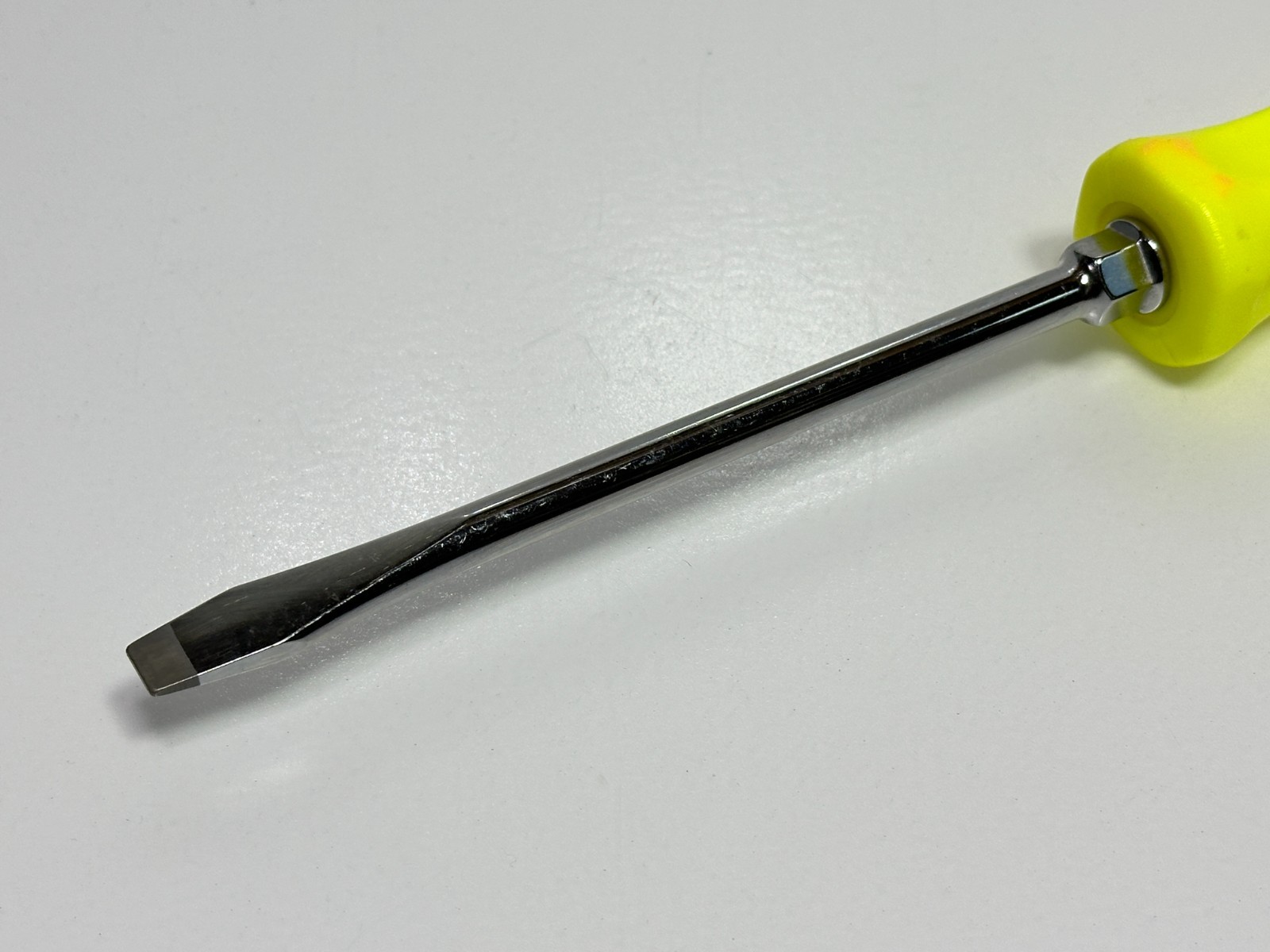 Snap-On USA SDD6 5/16 X 6” HI VIZ Yellow Flat Slotted Hard Handle Screwdriver