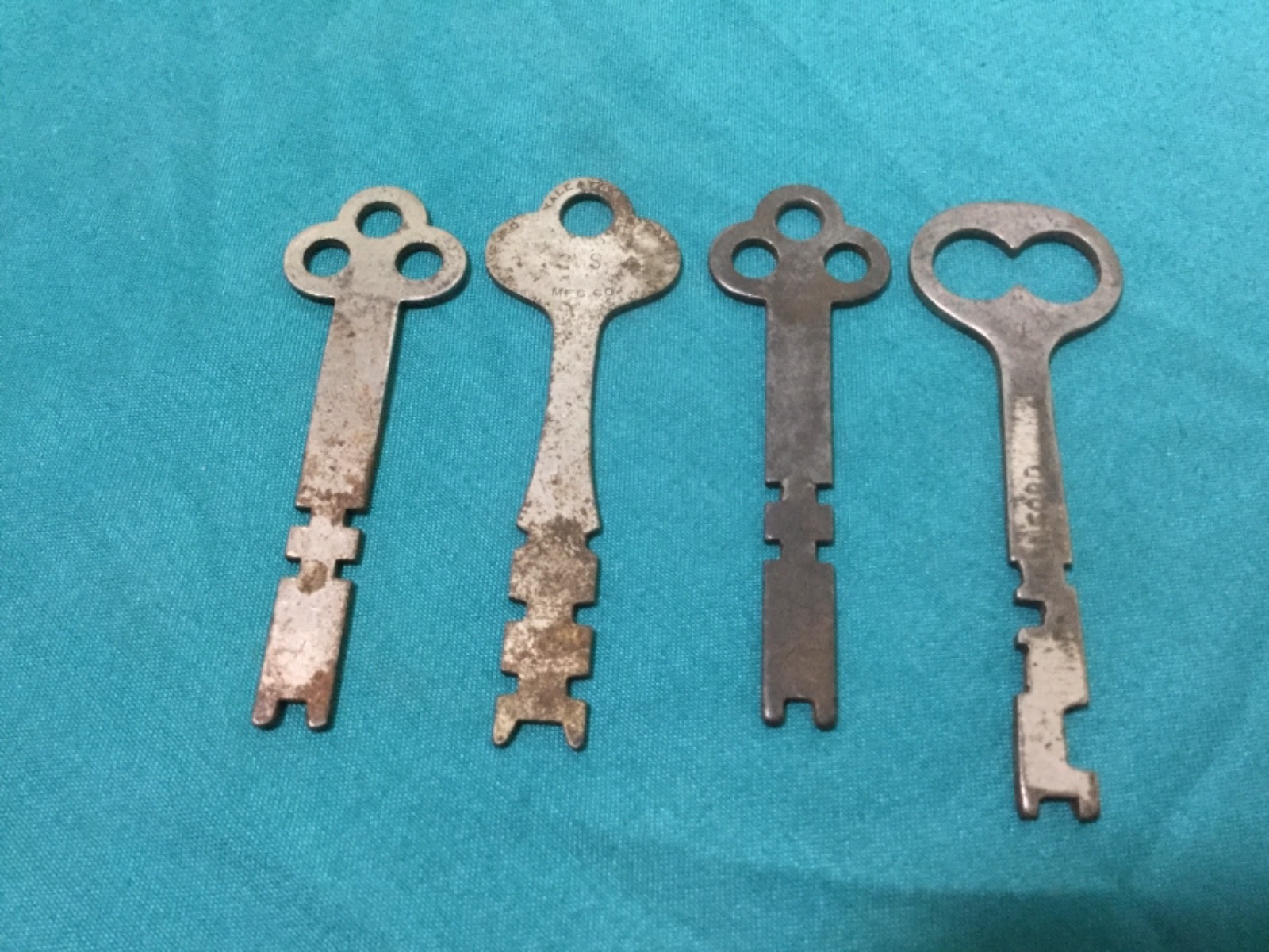 Yale & Unknown Brand Double Cut Bit Keys, Set of 4 - Locksmith