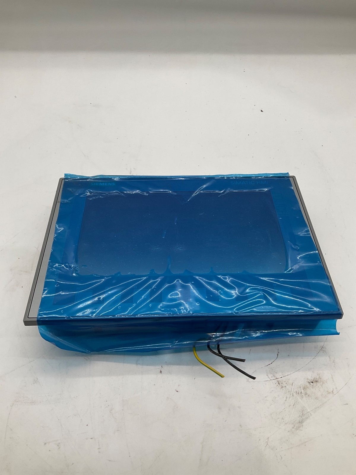 SIEMENS 6AV2123-2JB03-0AX0 SIMATIC HMI KTP900 Basic Panel USED