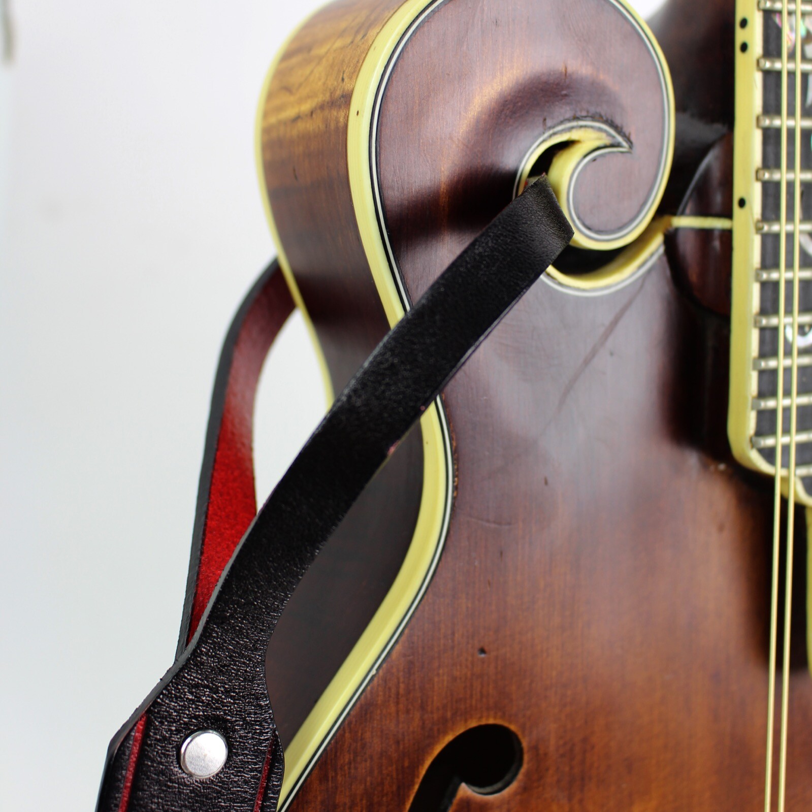 Walker & Williams M-12 Gloss Black And Red Premium Grain Leather Mandolin Strap