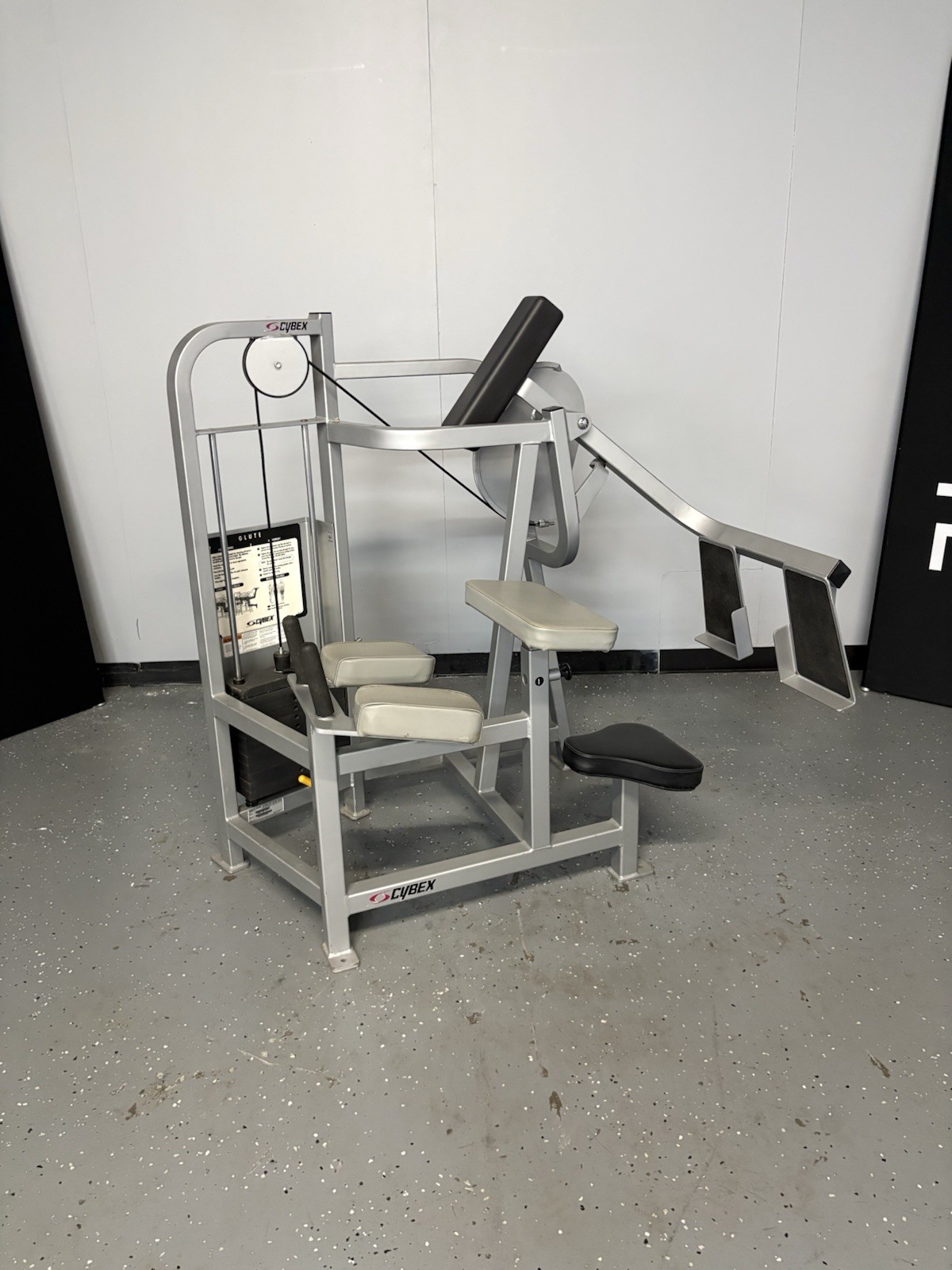 Cybex Classic Series Glute Kickback