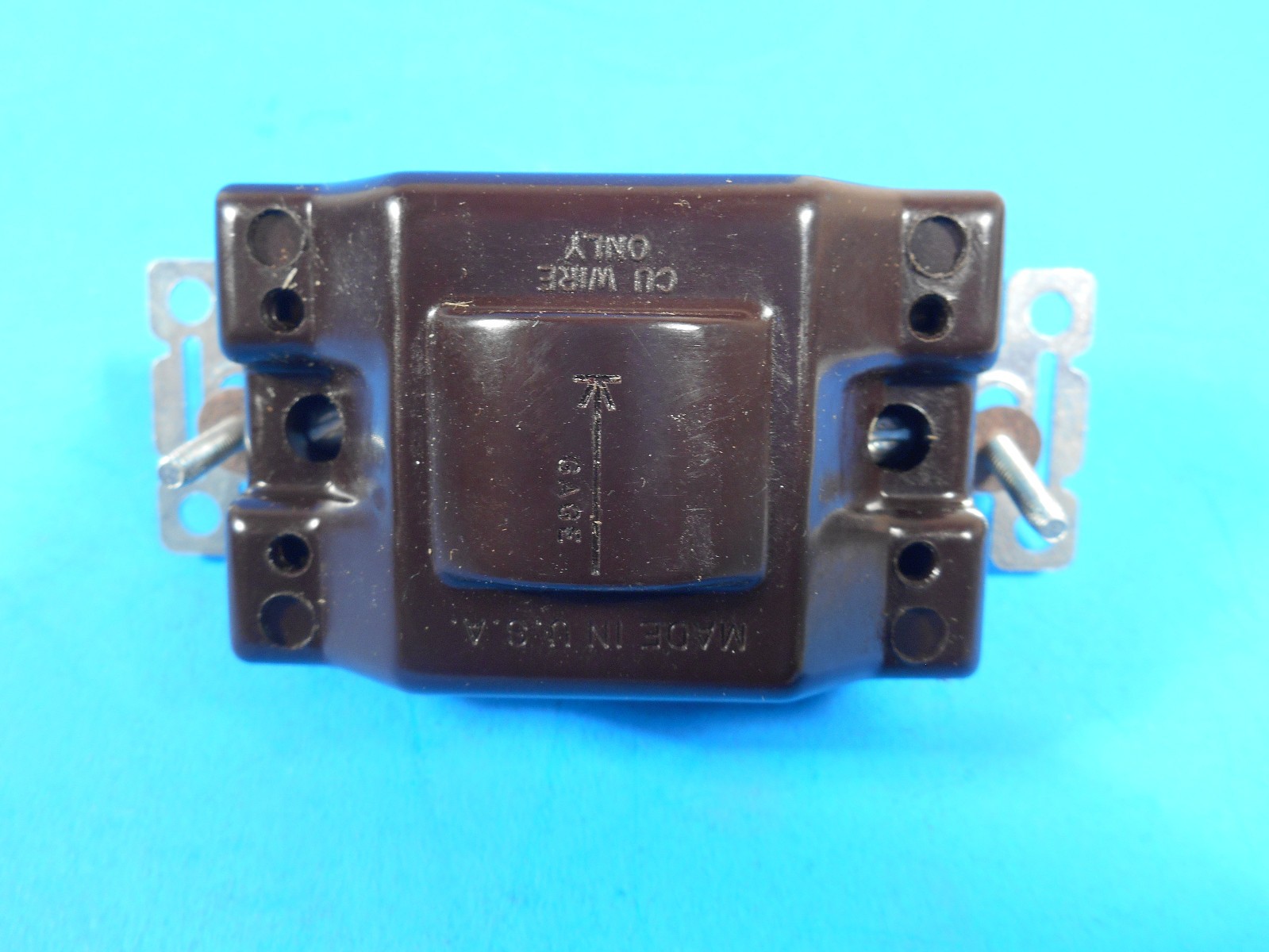 Bryant Brown 10A 125V 5A 250V 3-Way Toggle Switch 4963