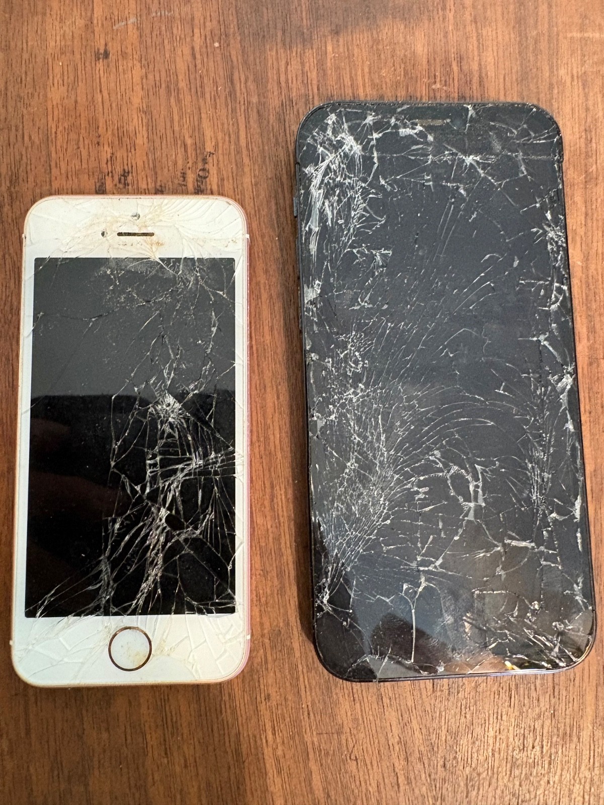iPhone Lot Of 2 - iPhone 16 & iPhone SE 3rd generation For Parts