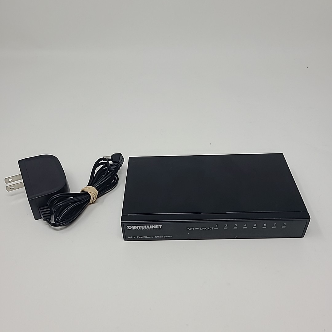 Intellinet 8-Port Fast Ethernet 10/100 Metal Desktop Size Office Switch, 523318