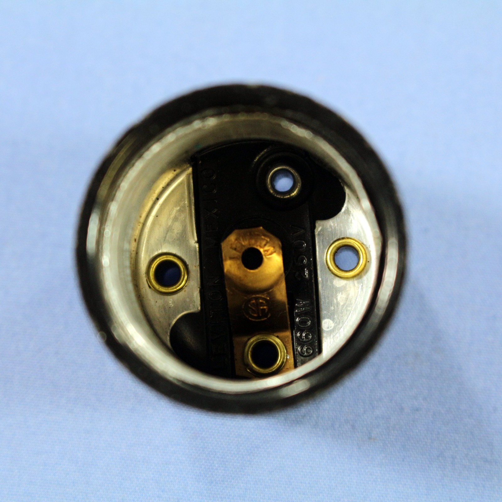 Leviton Phenolic Lampholder Light Socket Bracket Mount E26 Medium Base 3352-F