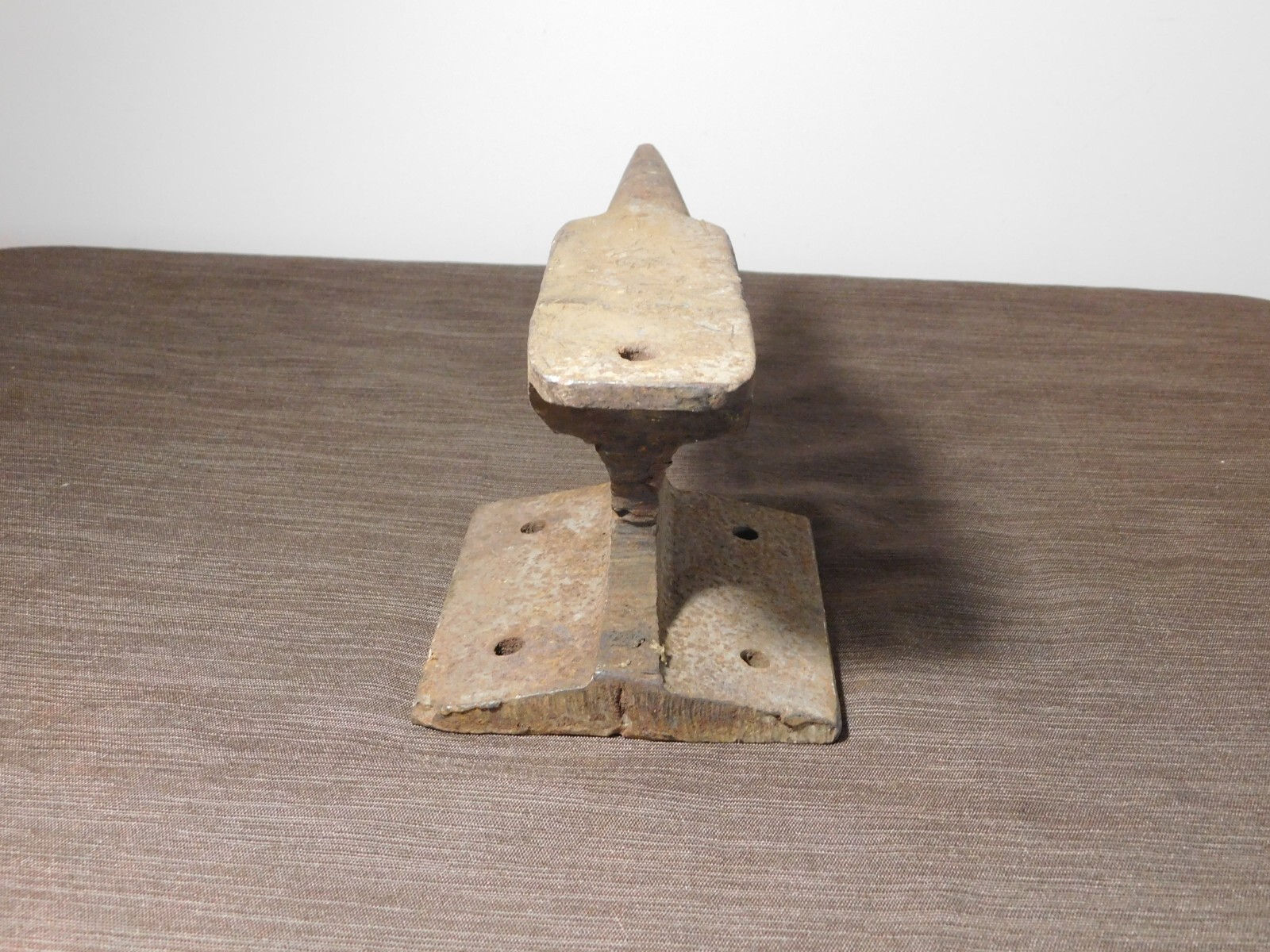 VINTAGE OLD BLACKSMITHING TOOL 7" LONG (TOP PART) IRON ANVIL