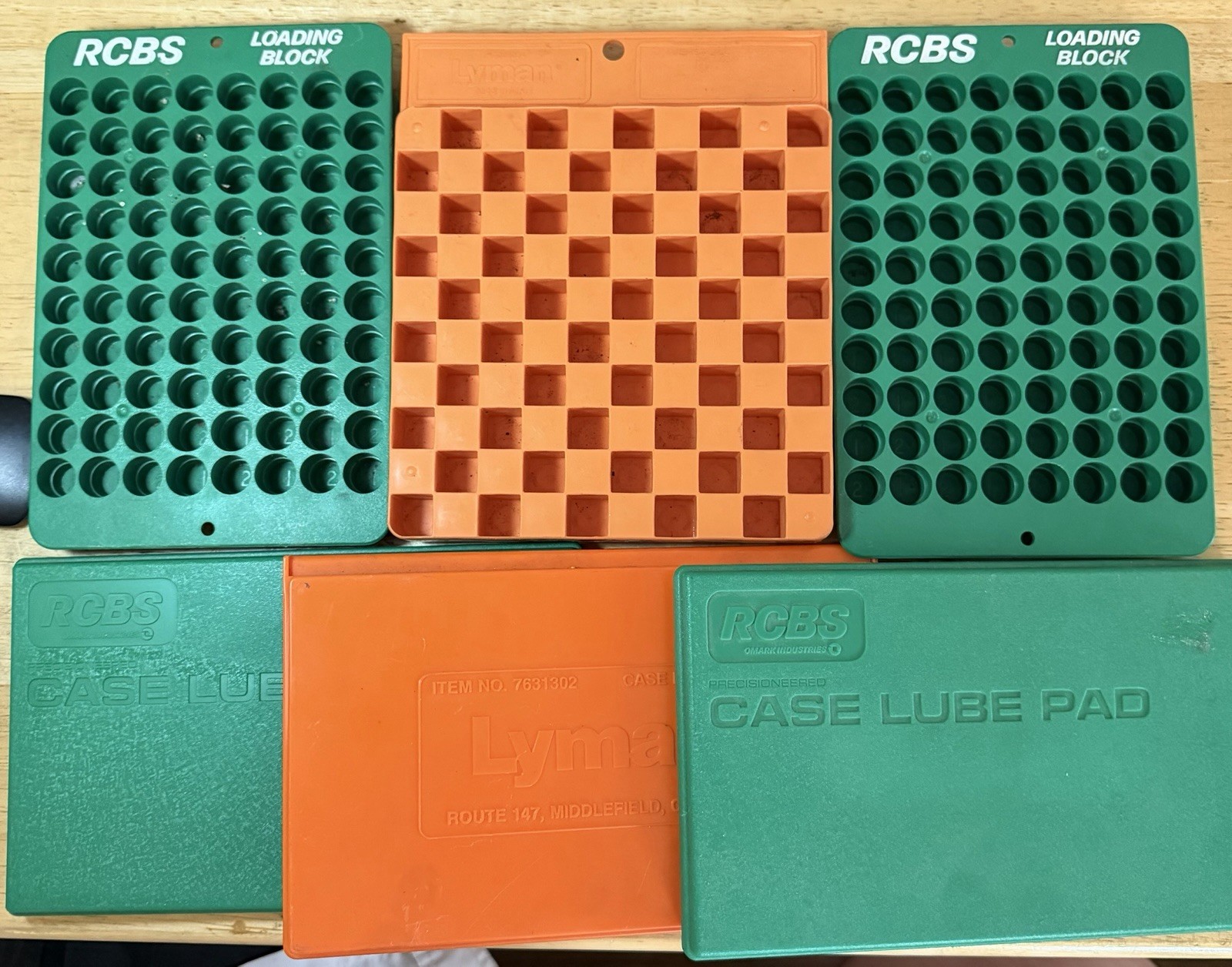 Lot 2-RCBS & 1-LYMAN Universal Case Loading Blocks Holds 80/50 & 3 Lube Pads