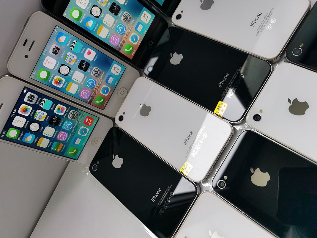 Apple iPhone 4 4s Unlocked White/Black 8 / 16 / 32 GB Tested Fully working