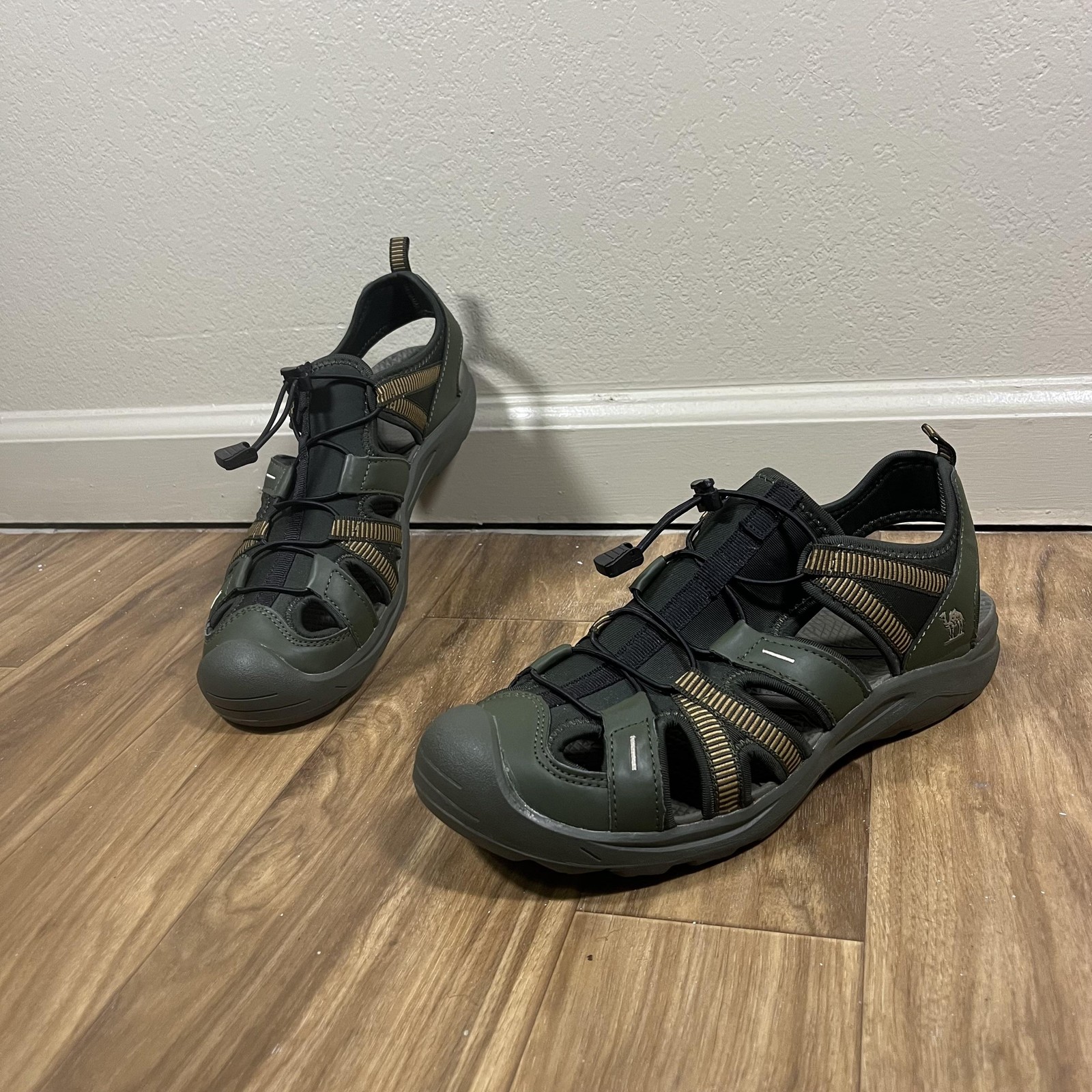 Camel Crown Sandals Mens Size 9.5 Green Closed Toe Hiking Water Shoes Outdoor