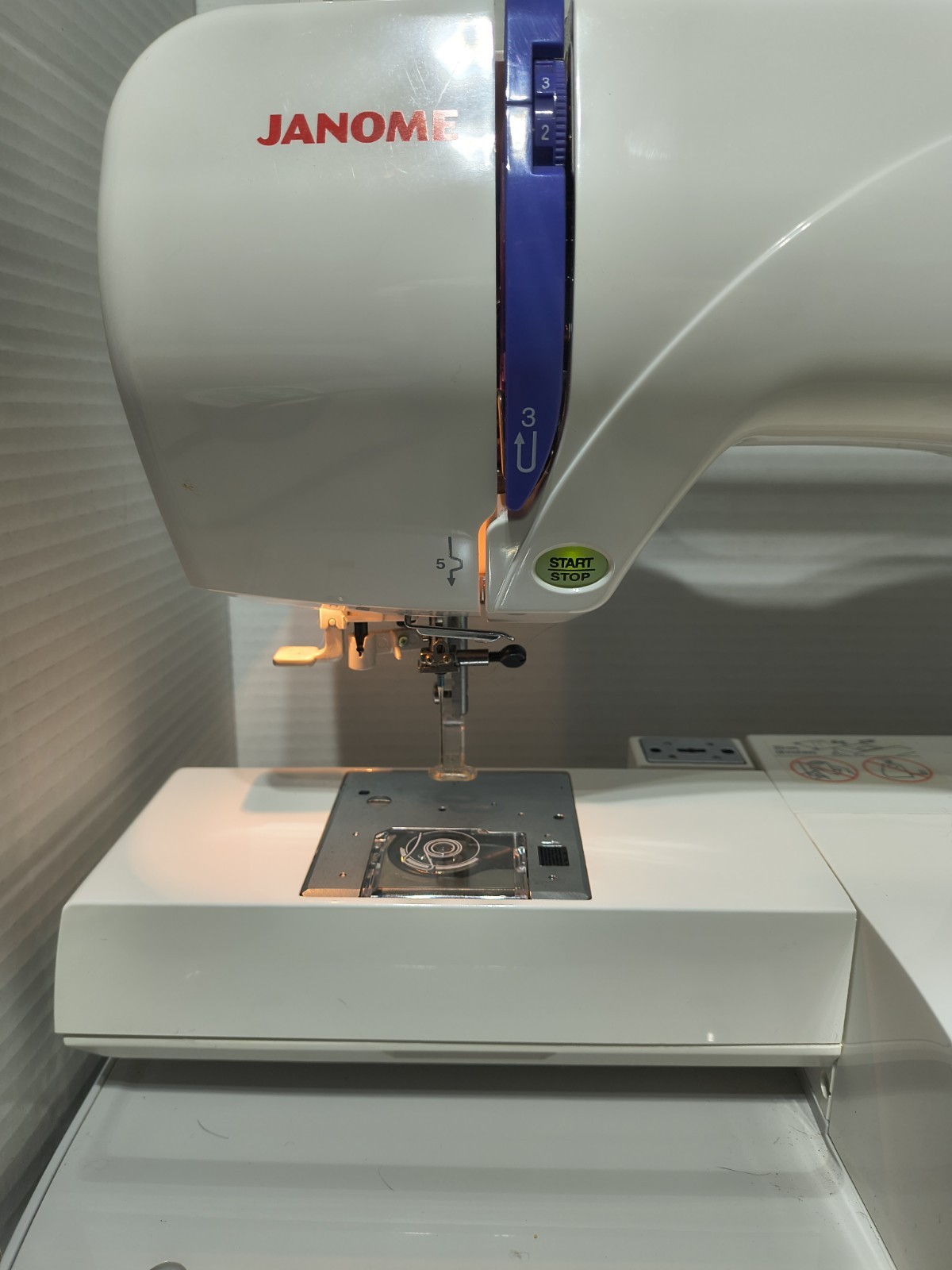 Janome MC300E Memory Craft 300E Computerized Embroidery Machine Tested Excellent