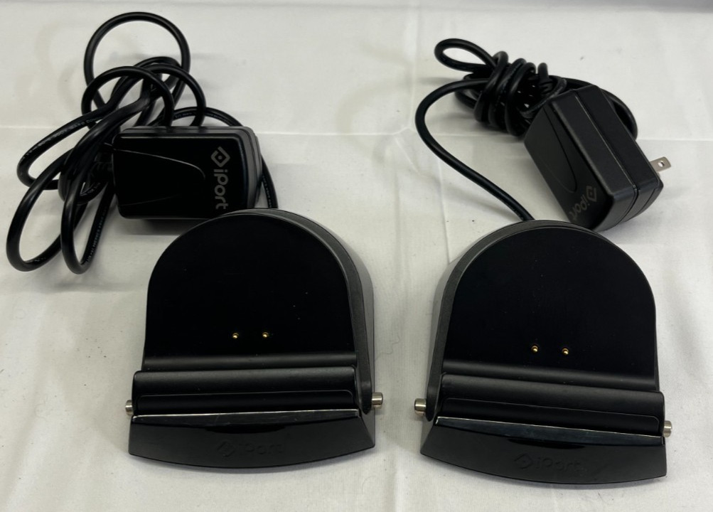 iPort 70208 iPad Charge Stand BLK w/ Power Supply Adapter, Exc. Cond. Pre Owned