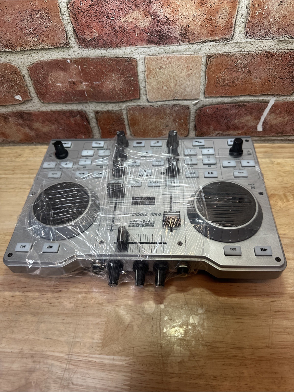 Hercules DJ Console MK4 2-Deck 4-Channel Please See Description