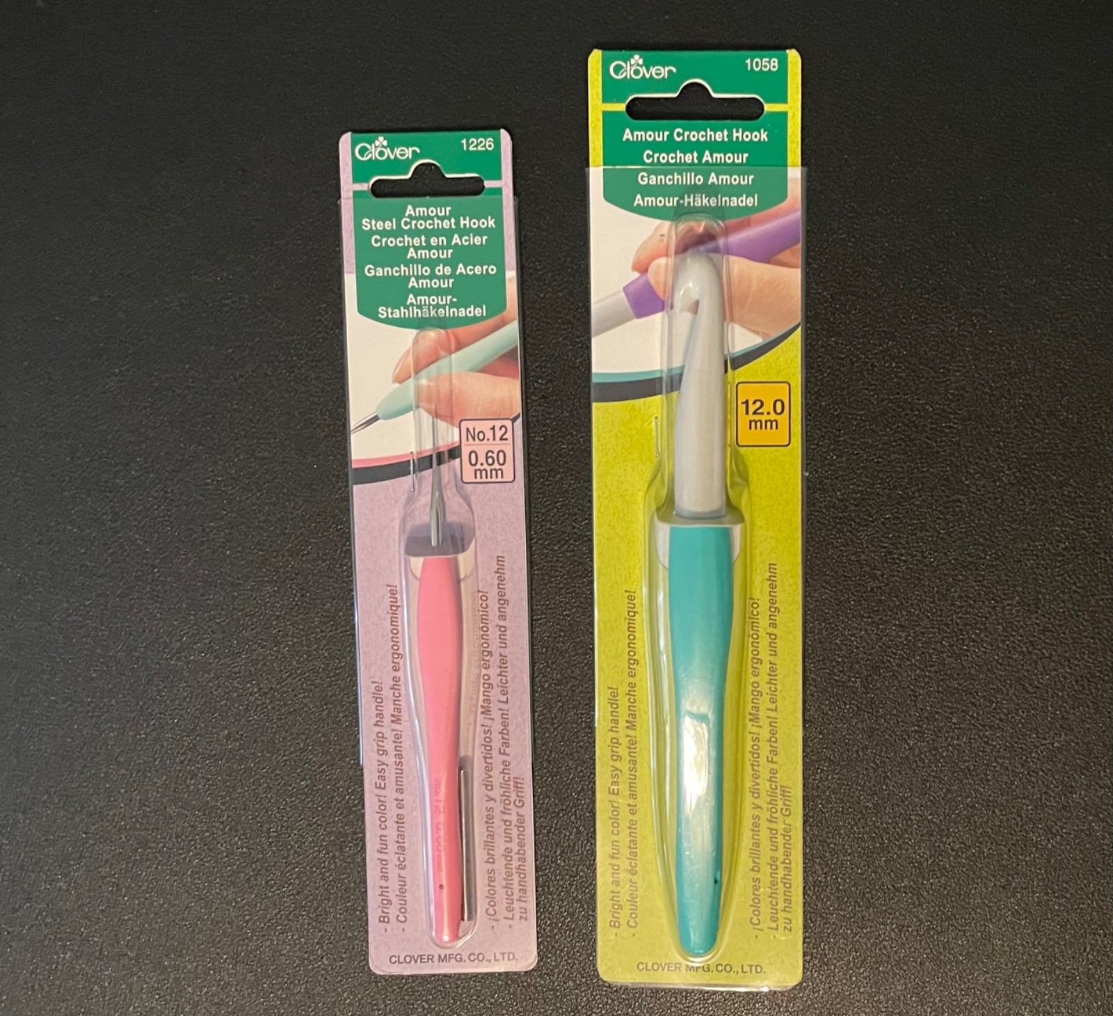 NWT LOT OF CLOVER AMOUR CROCHET YARN STEEL RESIN HANDLE HOOKS TOTAL OF 2