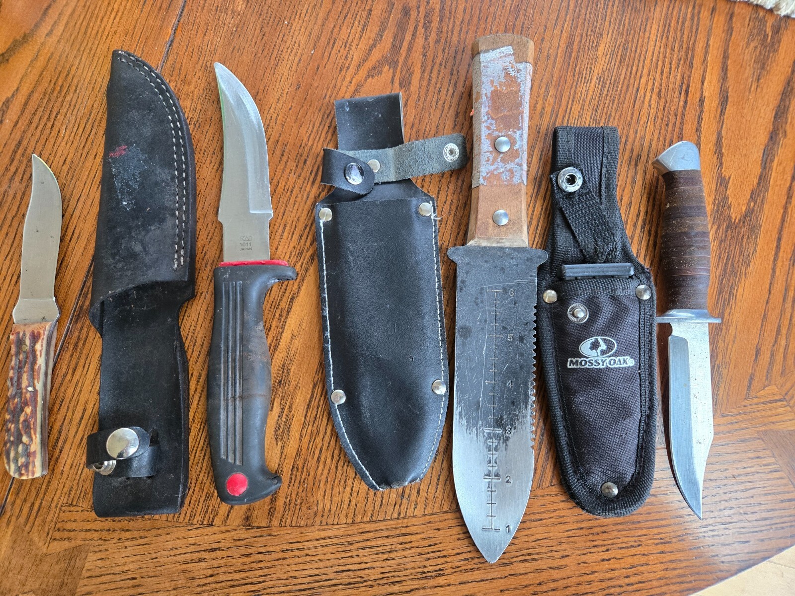 4 Hunting and Survival Knives