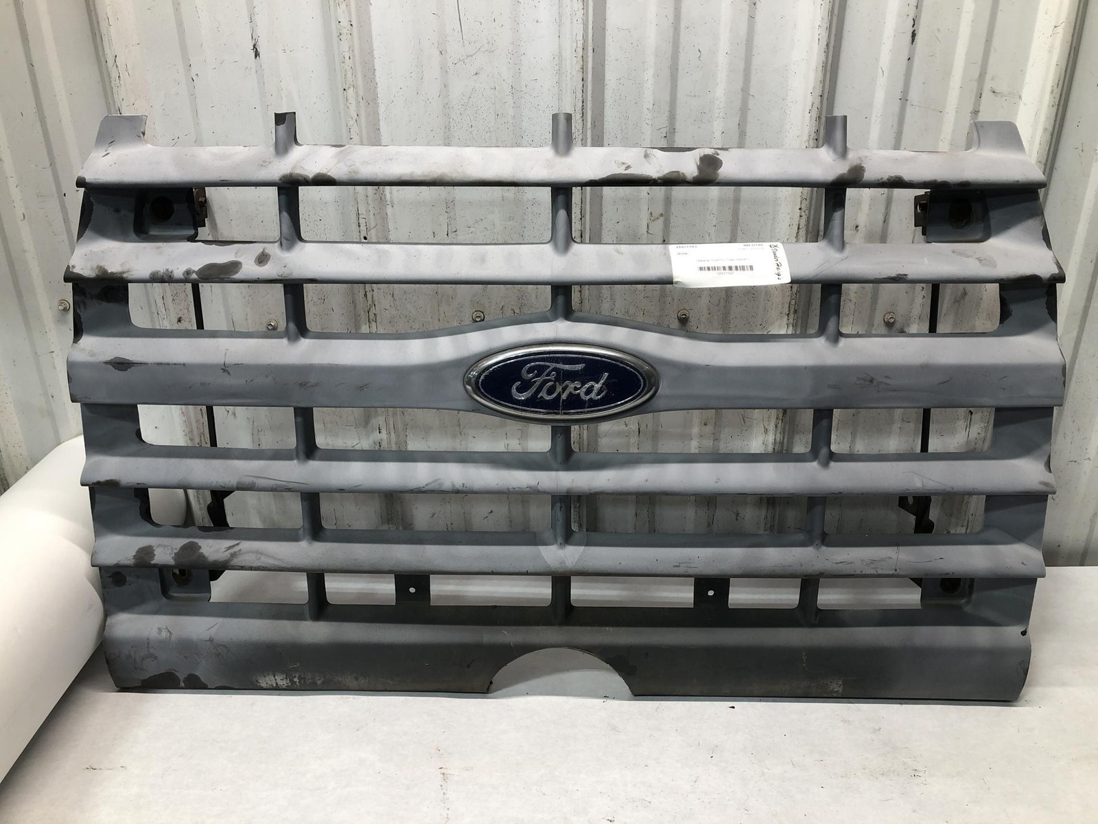 1995-2027 Ford F700 Grille - Used | P/N F5HB8200B5