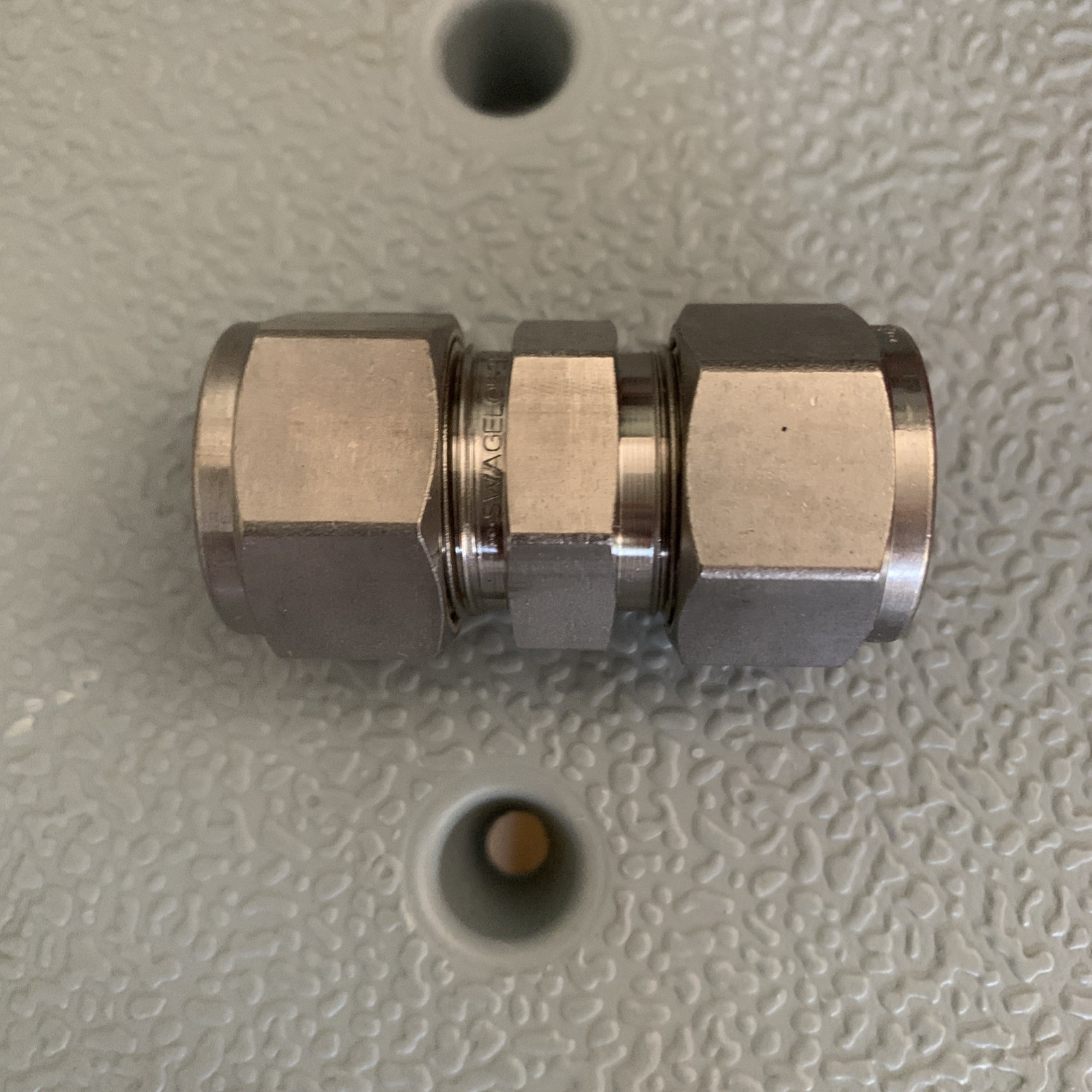 SWAGELOK SS-1010-6 STAINLESS STEEL TUBE FITTING UNION 5/8” TO 5/8" OD
