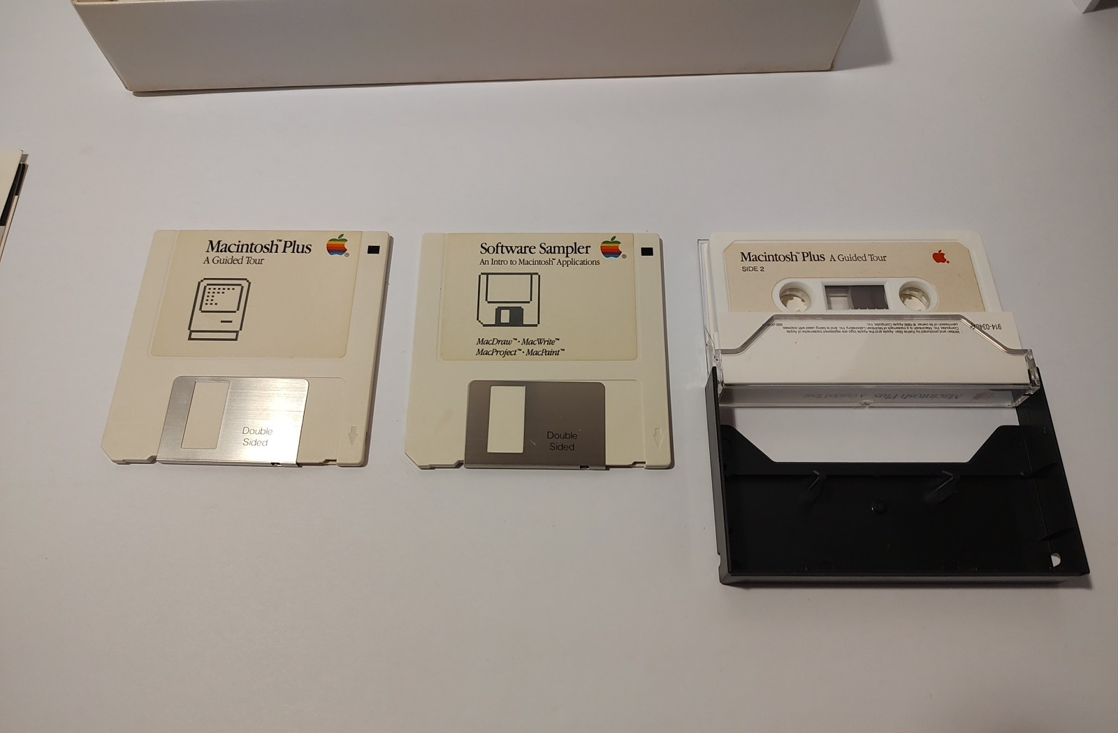 Macintosh Plus User Guide & Macintosh Reference System 7