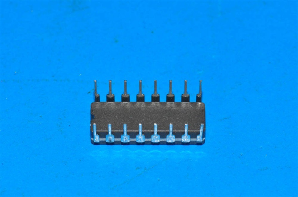 New (4pcs) 54F194/BEA SIGNETICS IC Logic