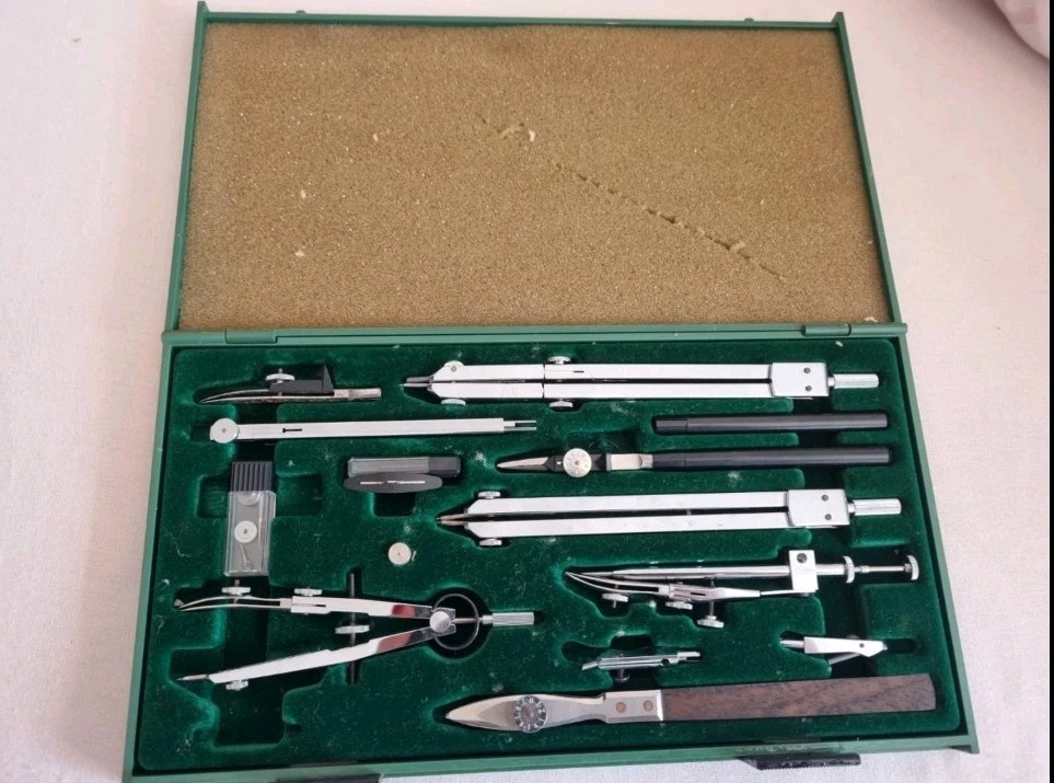 Steel Engineering/Surveying Drawing Compass & Divider Drafting Set in Green Case