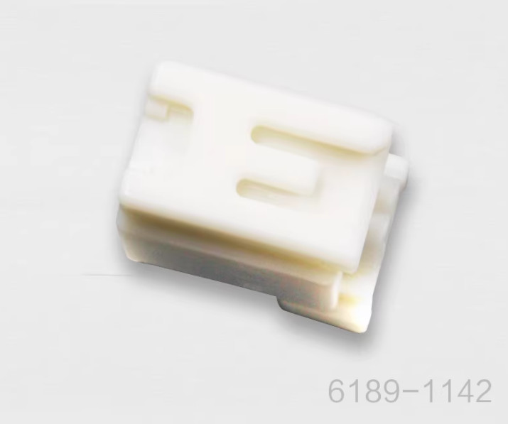 1PC NEW Connector 6189-1142 housing #L260Z LZ