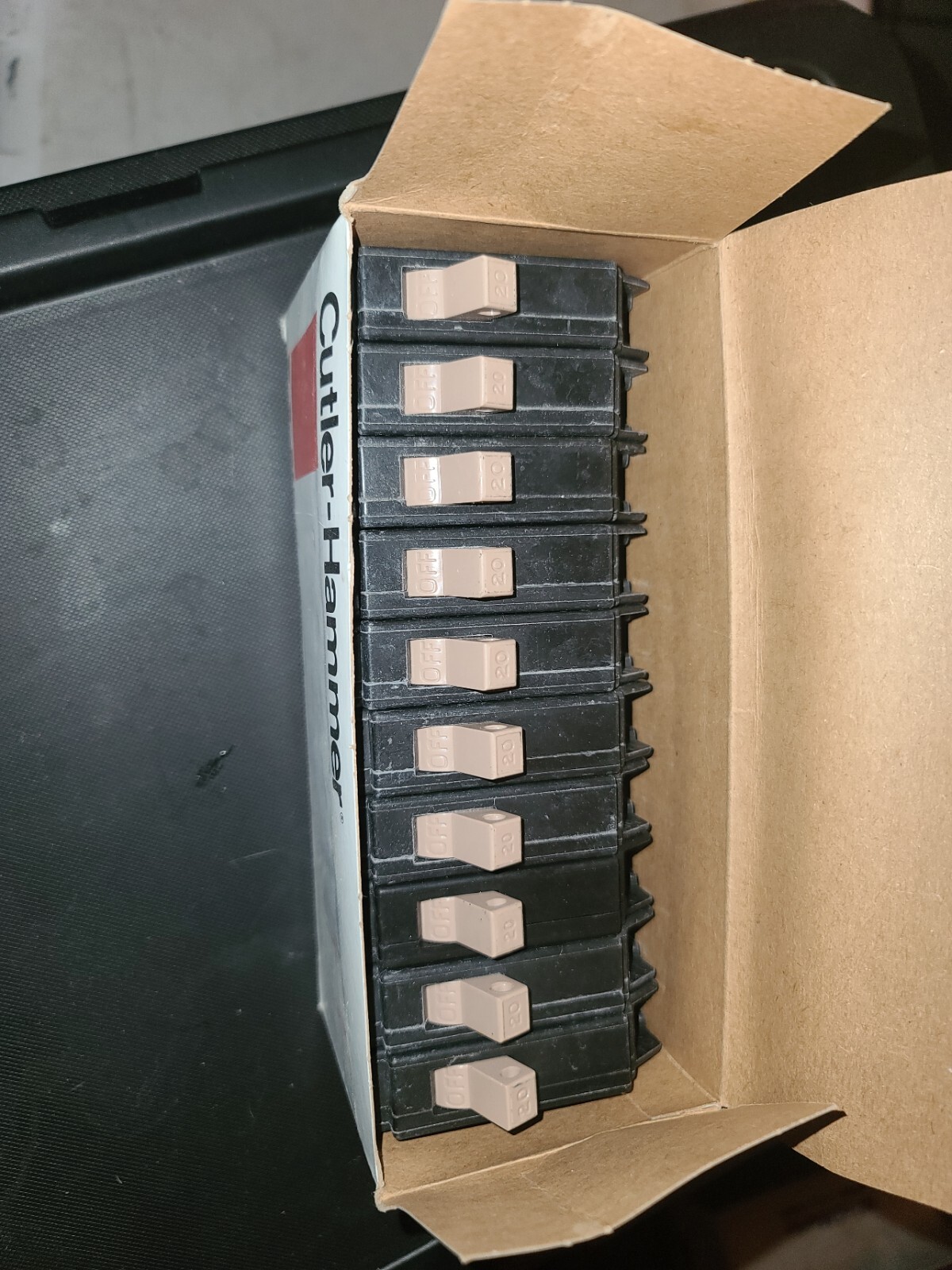 Cutler-Hammer CH120 20 Amp Circuit Breaker - Black READ DESCRIPTION