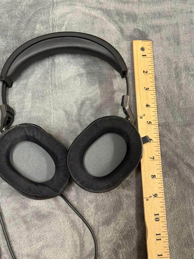 Corsair HS65 SURROUND Gaming Headset - Carbon