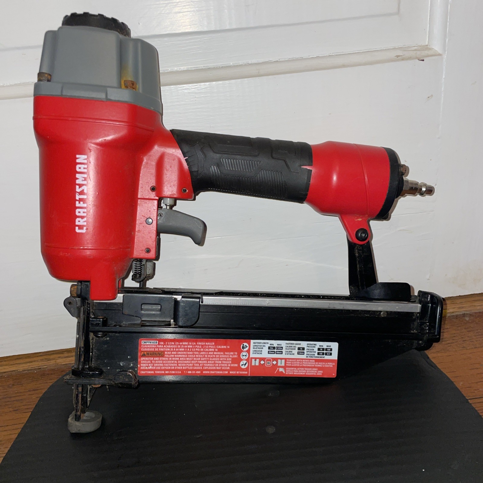 Craftsman Pneumatic Nailer 1 in - 2 1/2 in 16 GA Finish Nailer CMPFN16SB