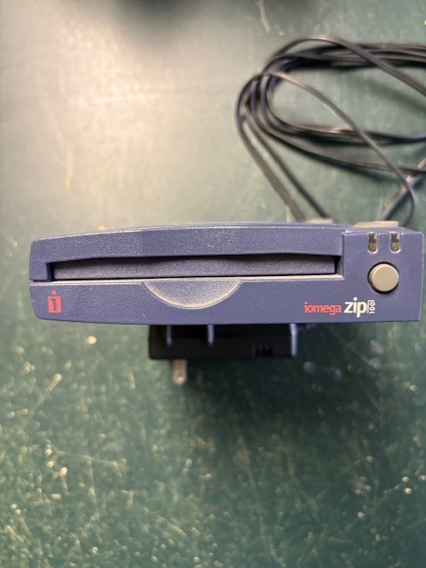 iOmega ZIP 100 External Drive Z100P2 w/Power Supply