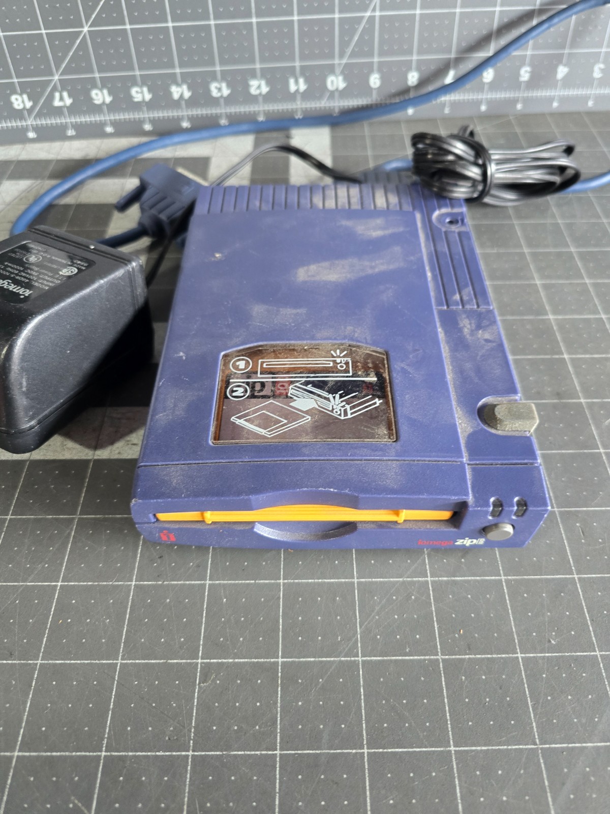 Iomega Zip 100 Parallel Port External Disk Drive Z100P2 - WORKS