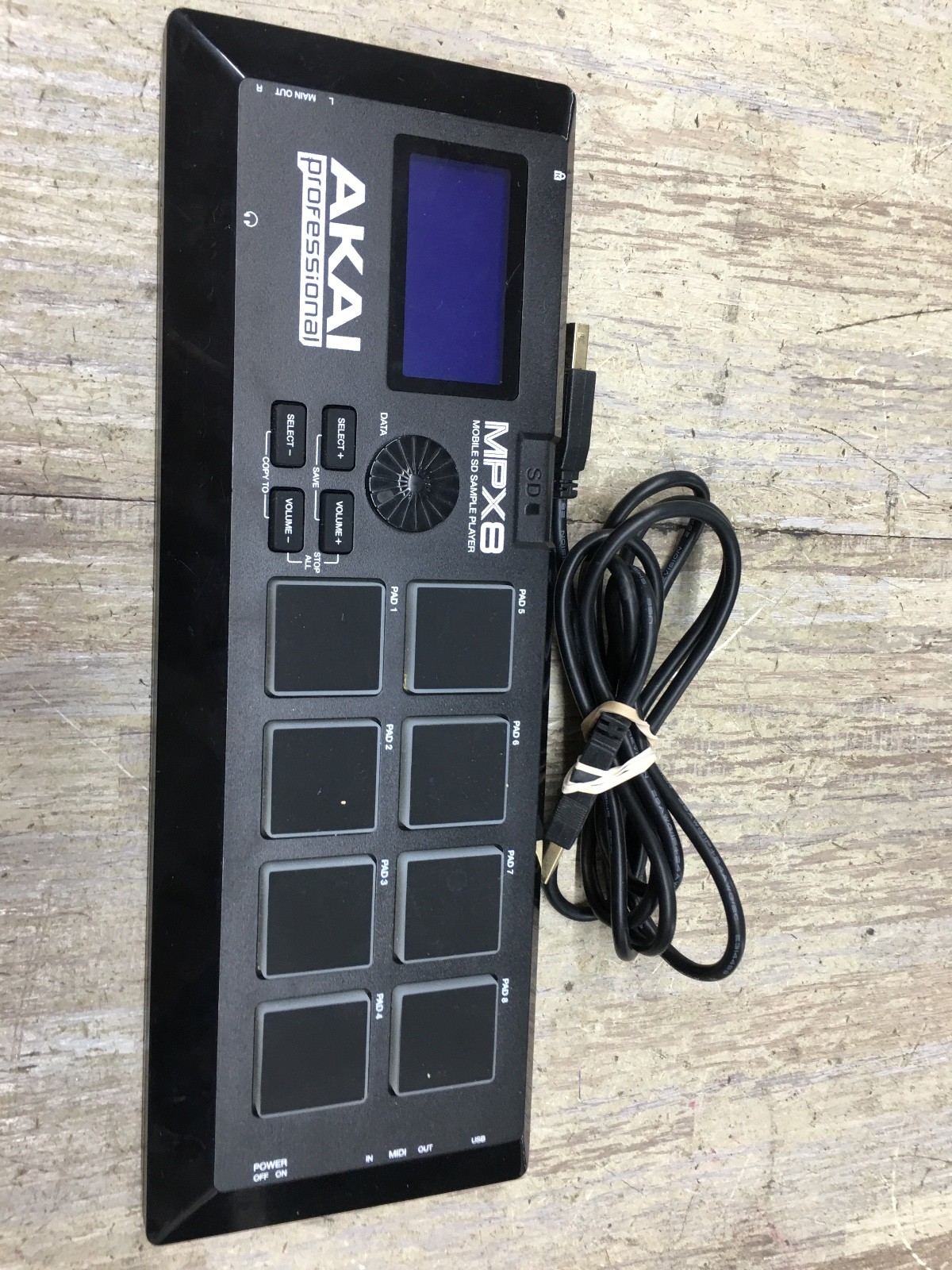 AKAI Professional MPX8 - Portable Sample Pad Controller with cable .
