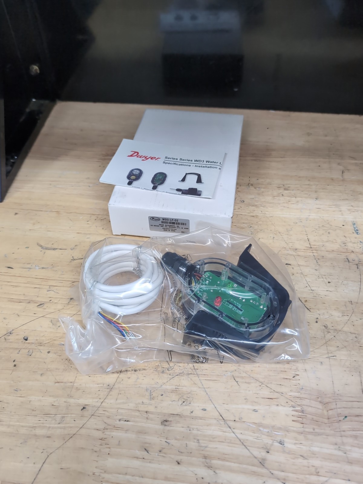 Dwyer WD3-LP-D2 Water Leak Detector 2 Relay Outputs 24 VAC/DC DIN Mount