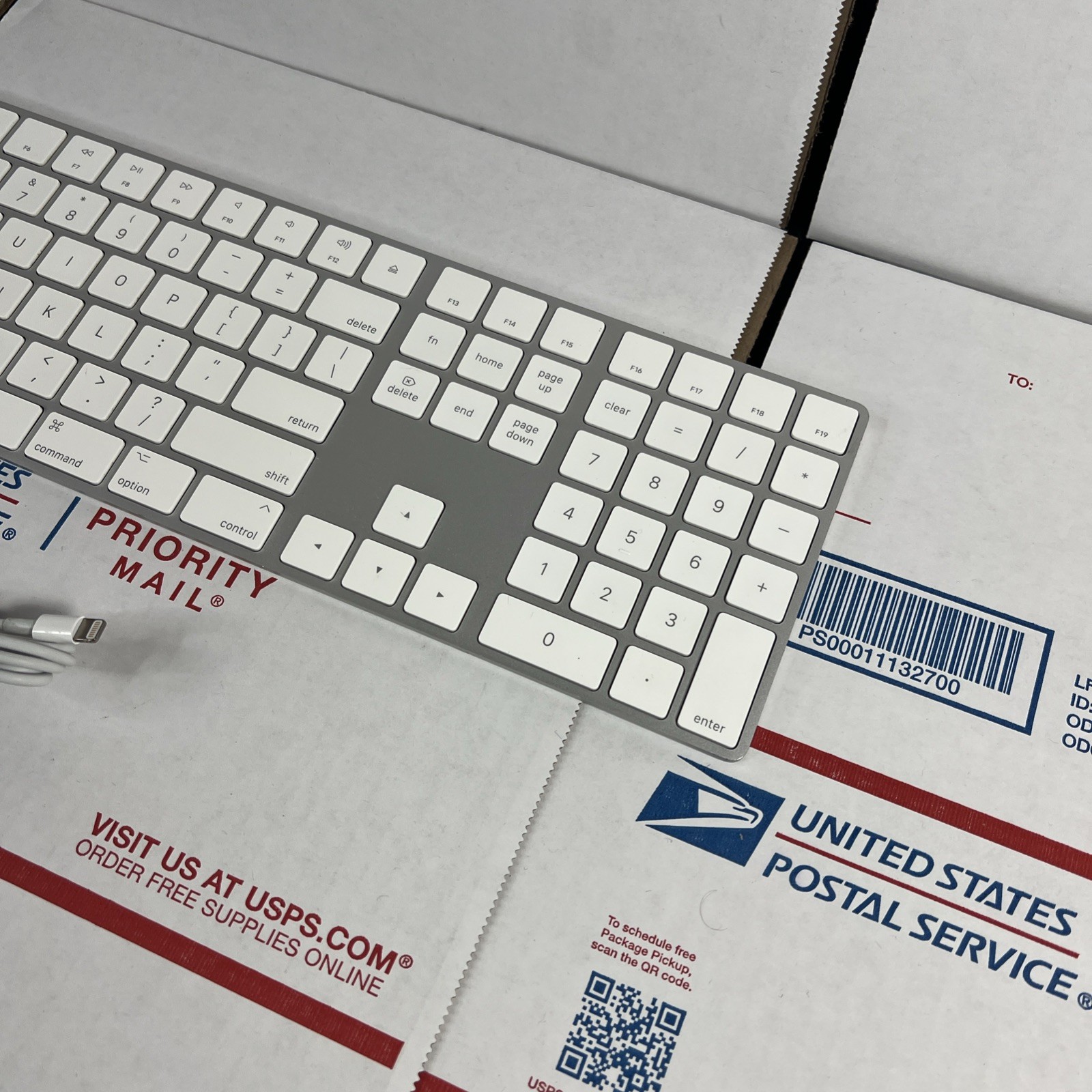 Apple A1843 Magic Keyboard with Numeric Keypad + Cable - SAME DAY - WARRANTY