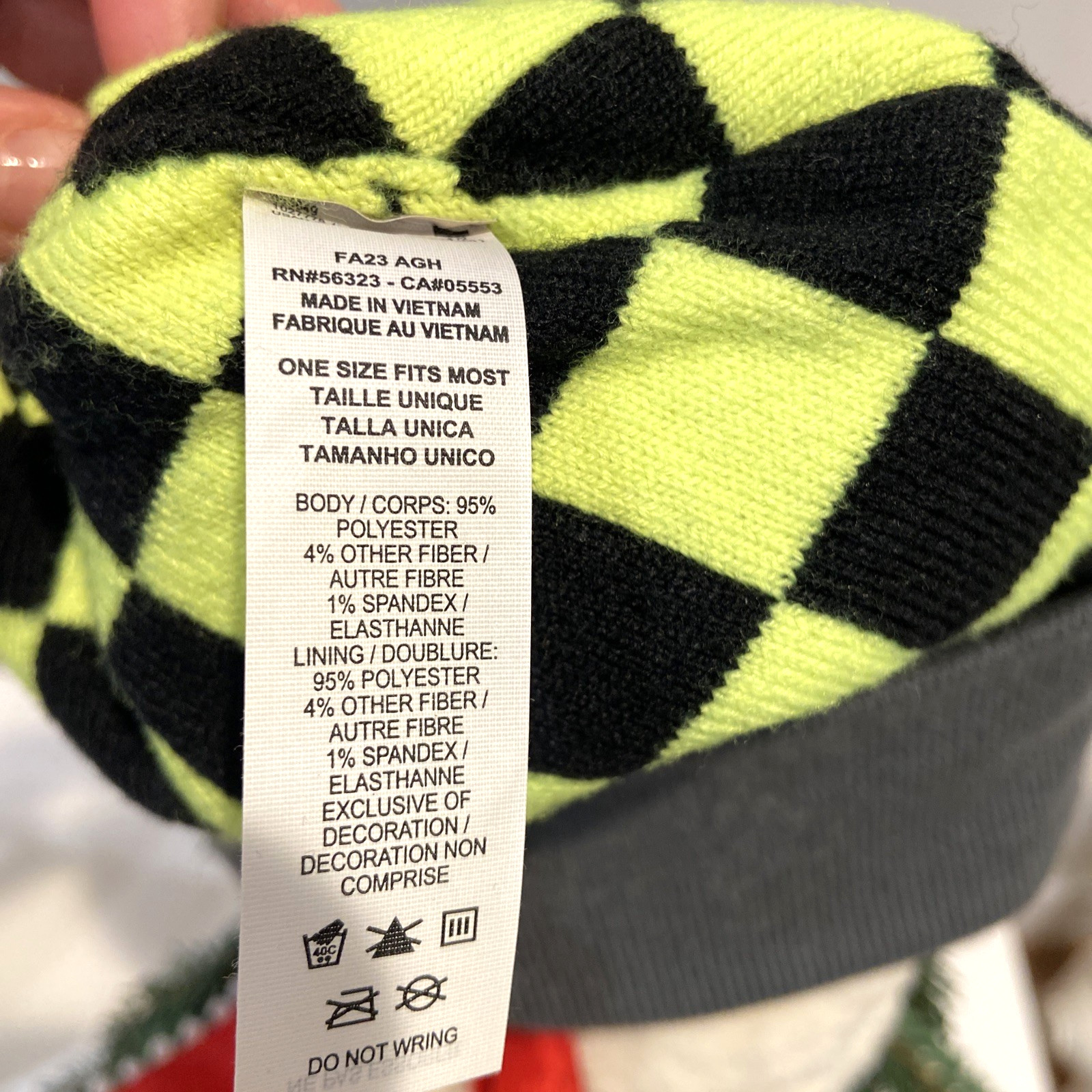NIKE Big Kids Peak Standard Smile Reversible Beanie in Black/Grey/Yellow