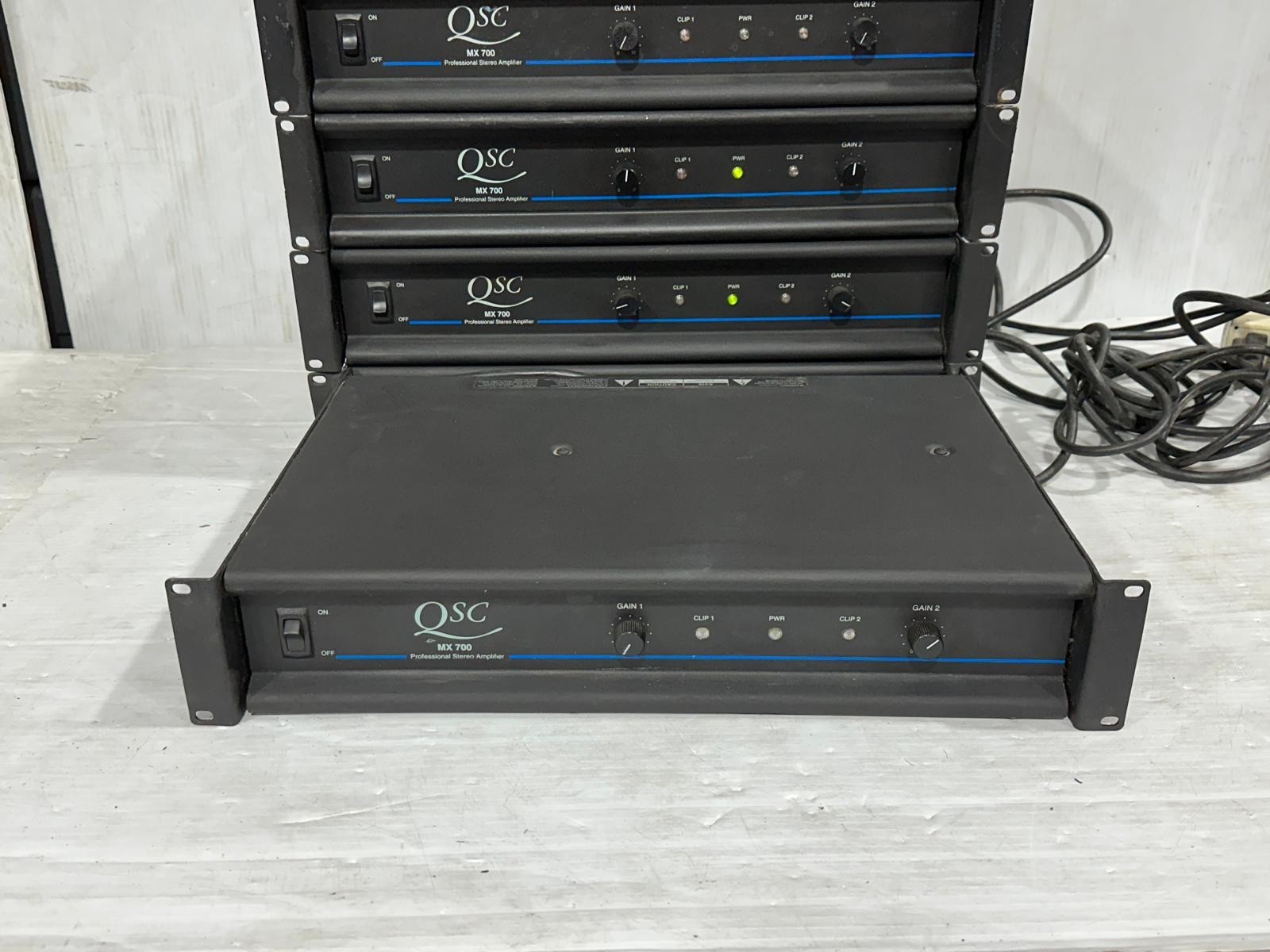 QSC MX 700 Amplifier (one) (TRUEHEARTSOUND)