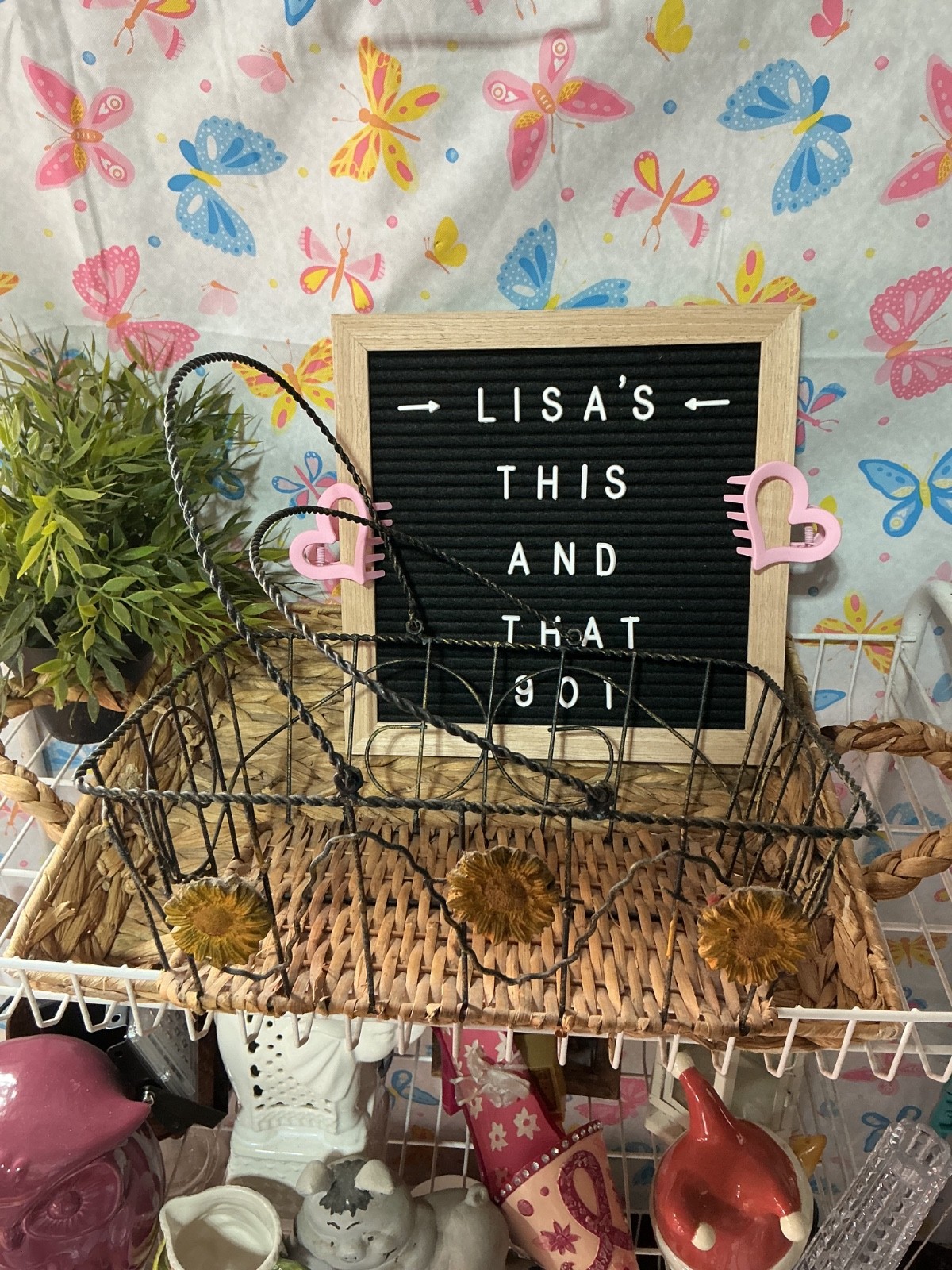VintageLook Black Metal Wire Basket W/ Handles Has Yellow Flowers 12’ X 9 1/2”💕