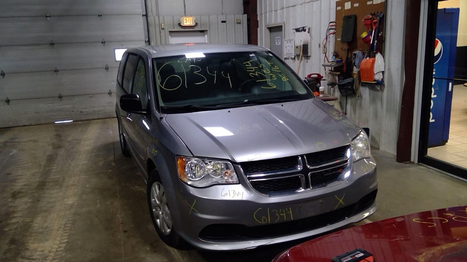 Used Floor Jack fits: 2015 Dodge Caravan  Grade A