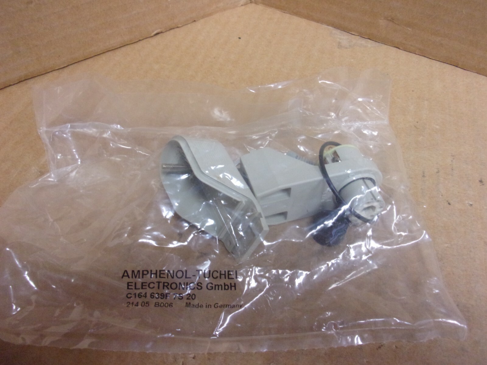 Amphenol - Tuchel Electronics C164 639F 7S20 Socket , New