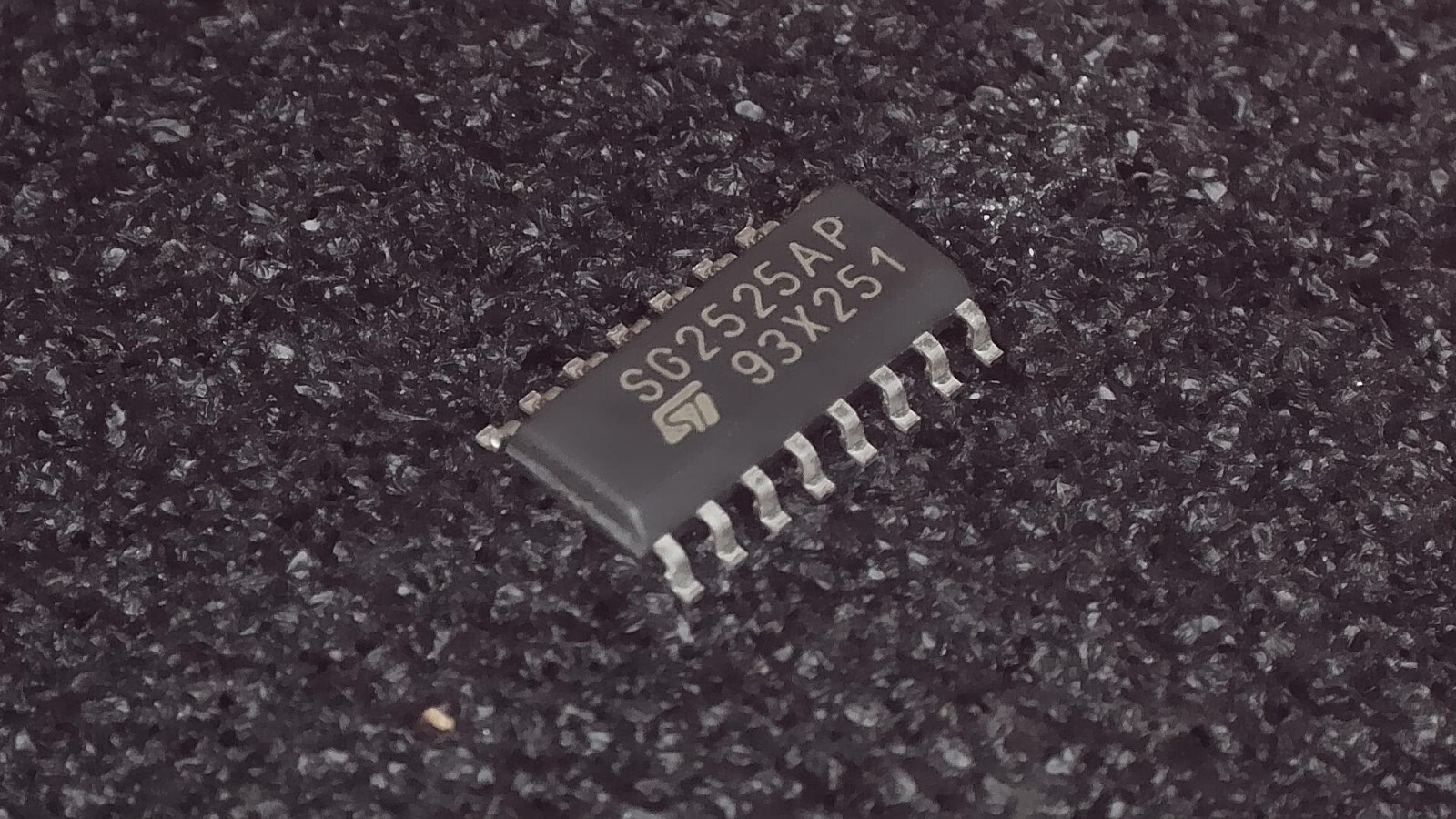 Quantity 10 - STMicroelectronics SG2525AP PWM Controller SOIC16 - New