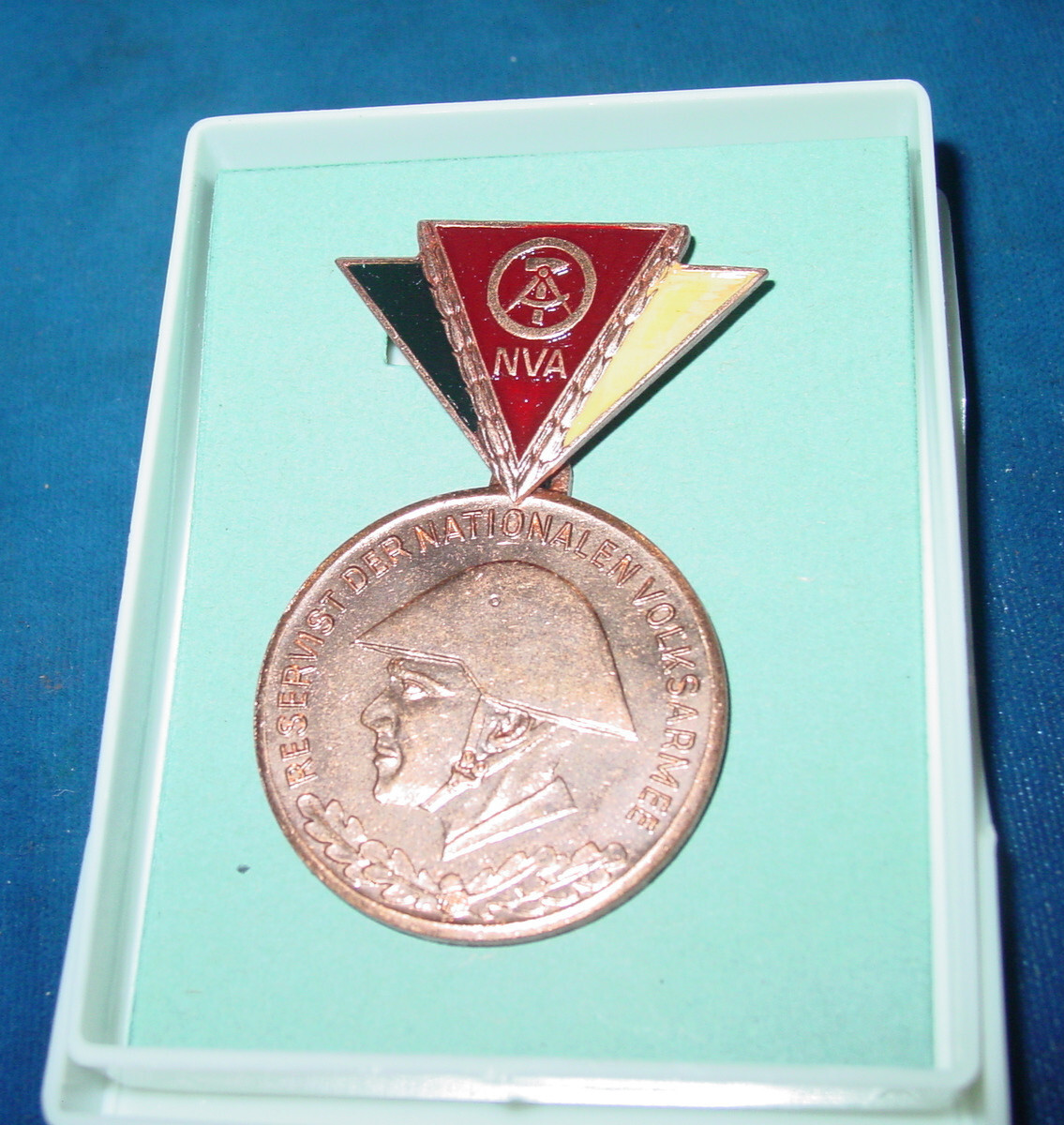 Bronze Der Nationalen Volksarmee Reserve National People Army NVA DDR medal