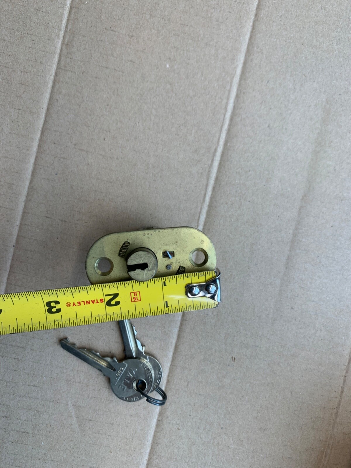 YALE DRAWER/DESK/ CABINET PUSH PLUNGER LOCK 1 1/8 INCH US3 (GOLD COLOR)