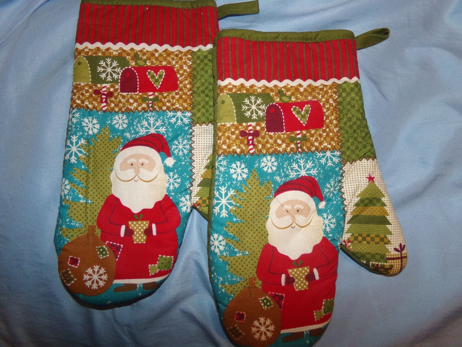 CHRISTMAS oven MITTS set of 2 Santa Snowflakes NEW never used